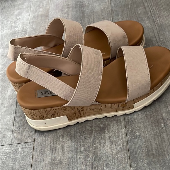 Steve Madden Women's Beige Sandals - Picture 3 of 3